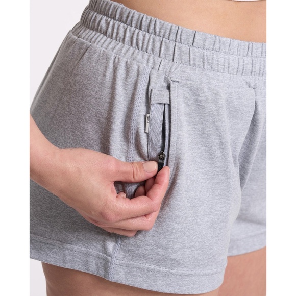 Vuori Halo Performance Shorts in Gray Size Large - Picture 3 of 13